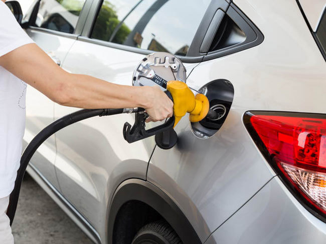 Ô tô chạy xăng và dầu, nên mua loại nào?